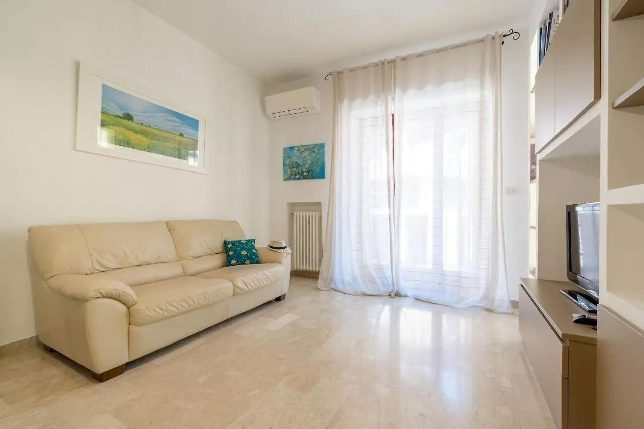 Universita & Stazione Airy Apartment With Parking Bari Italy