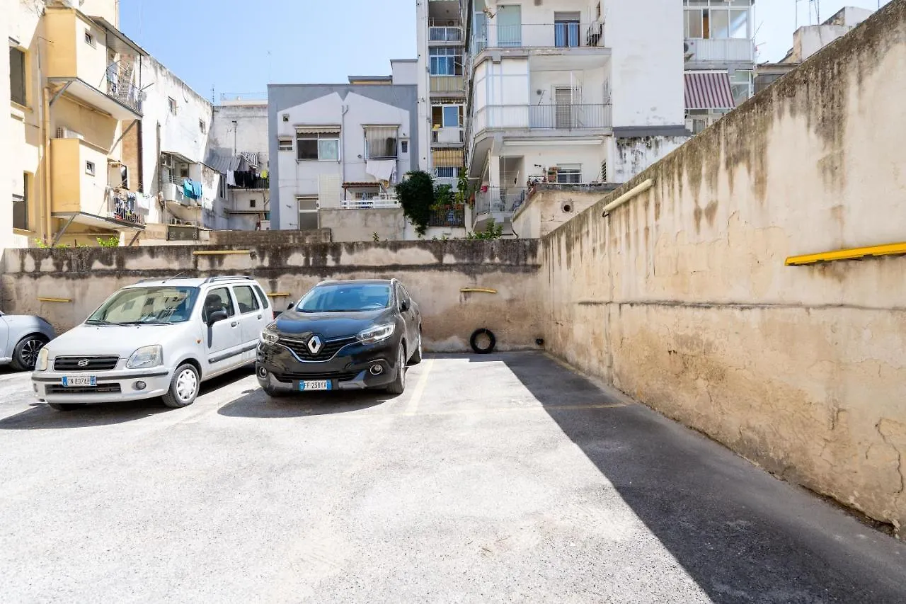 Universita & Stazione Airy Apartment With Parking Bari