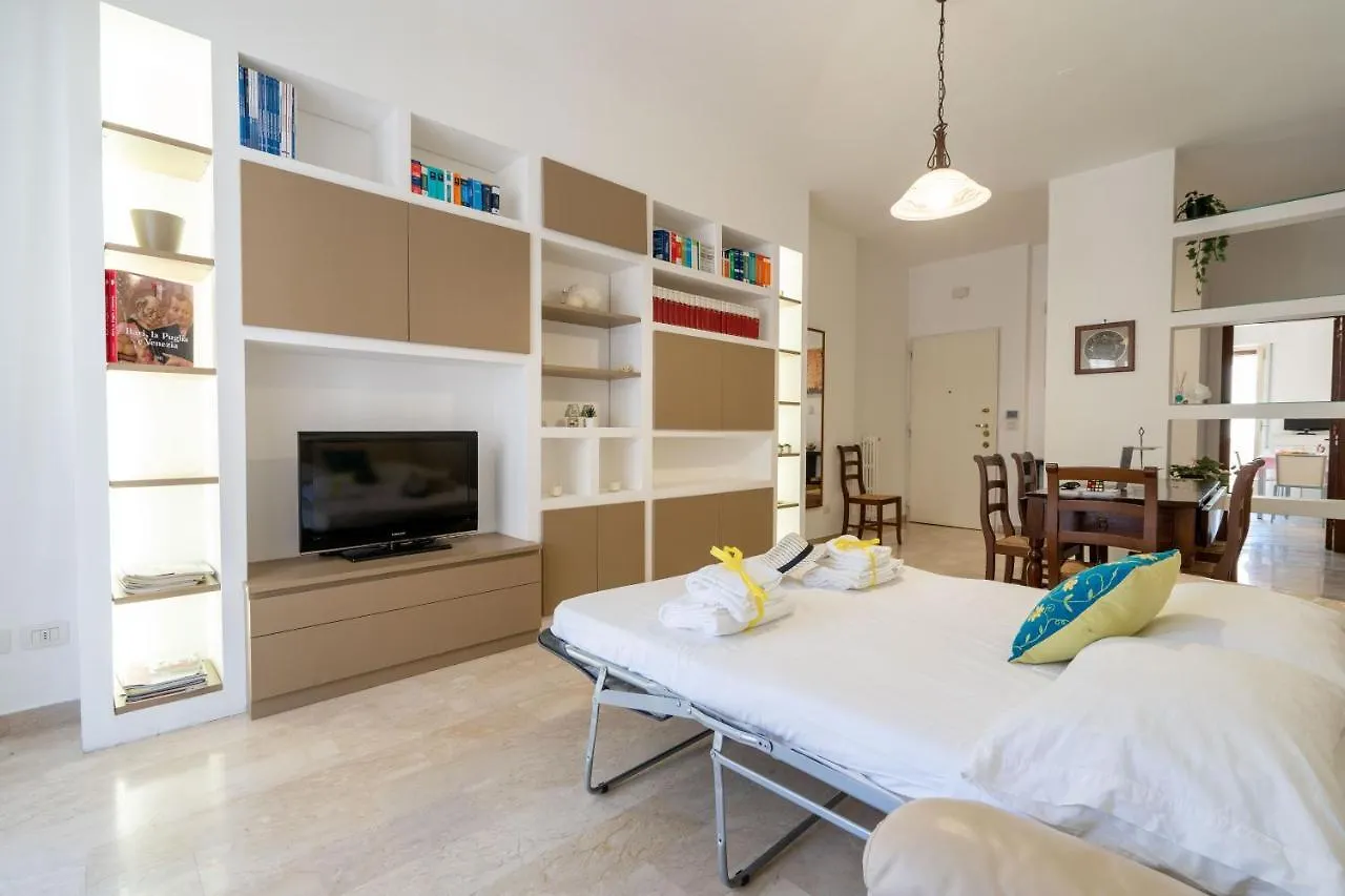 Universita & Stazione Airy Apartment With Parking Bari Italy