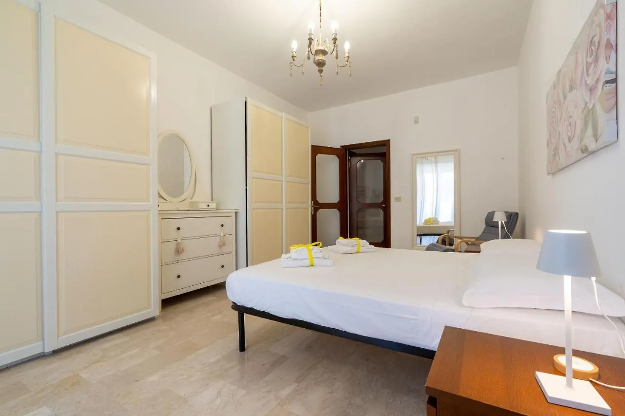 Universita & Stazione Airy Apartment With Parking 巴里